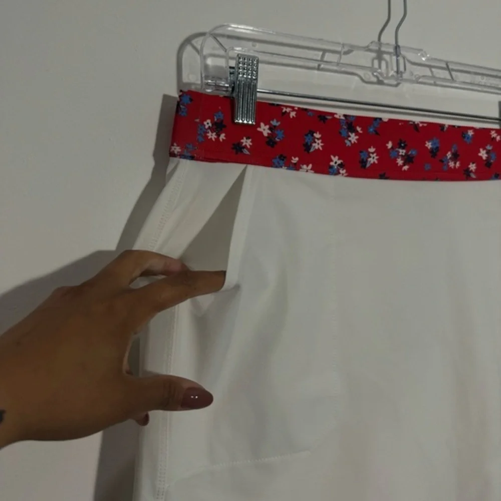 NWT Belyn Key Ruffle Golf Skort In American Beauty White/Red Size‎ Small